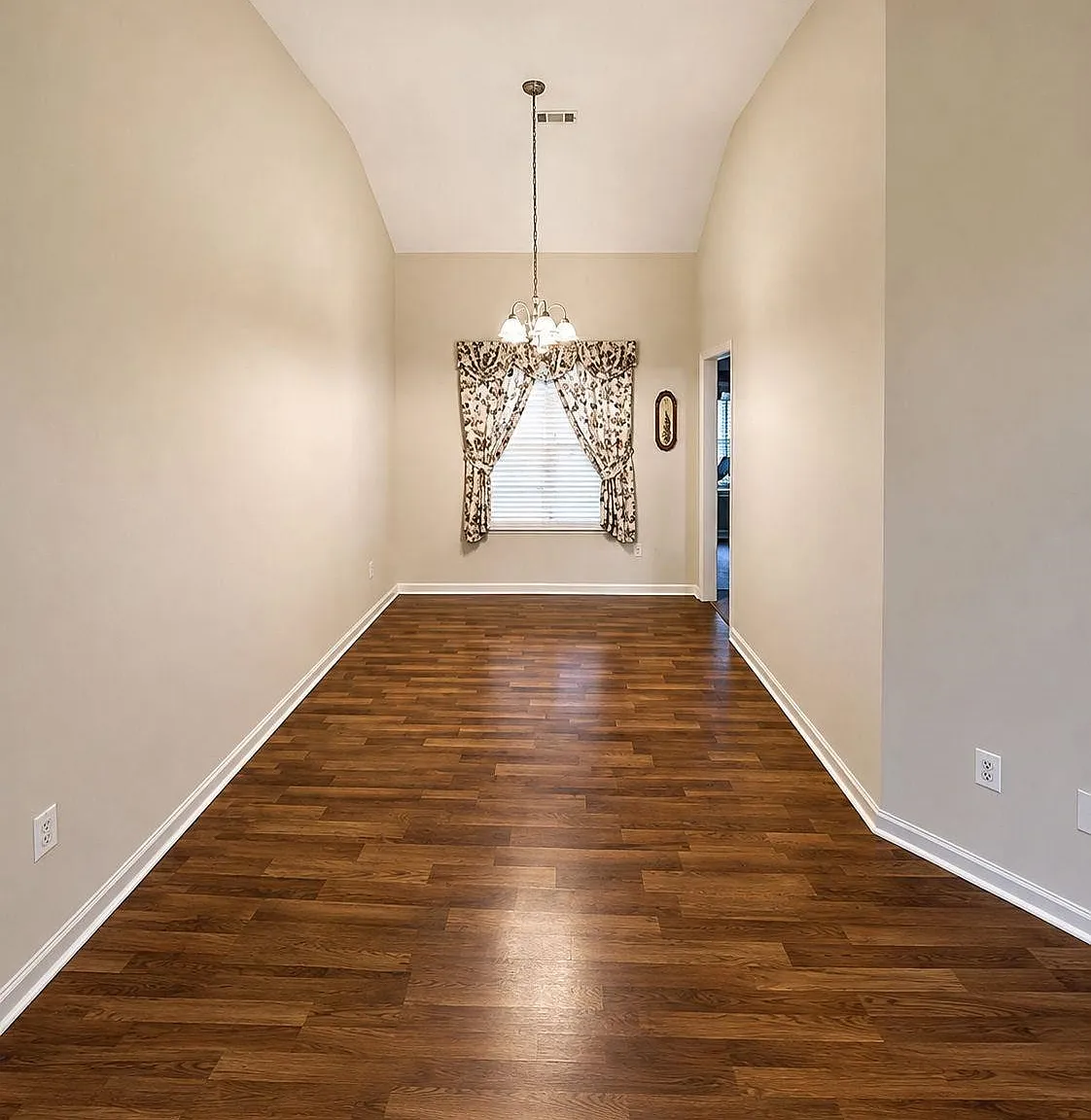 3 bed, 2.0 bath, 1511 sqft, $1,900 — Photo 4