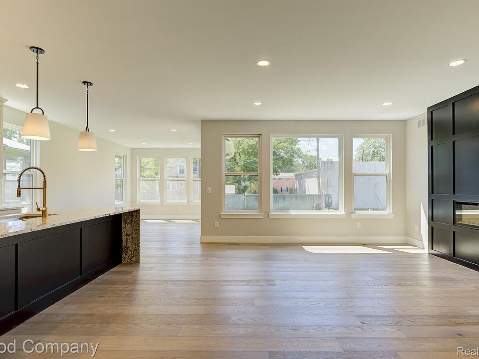 808 Irving Ave, photo 10