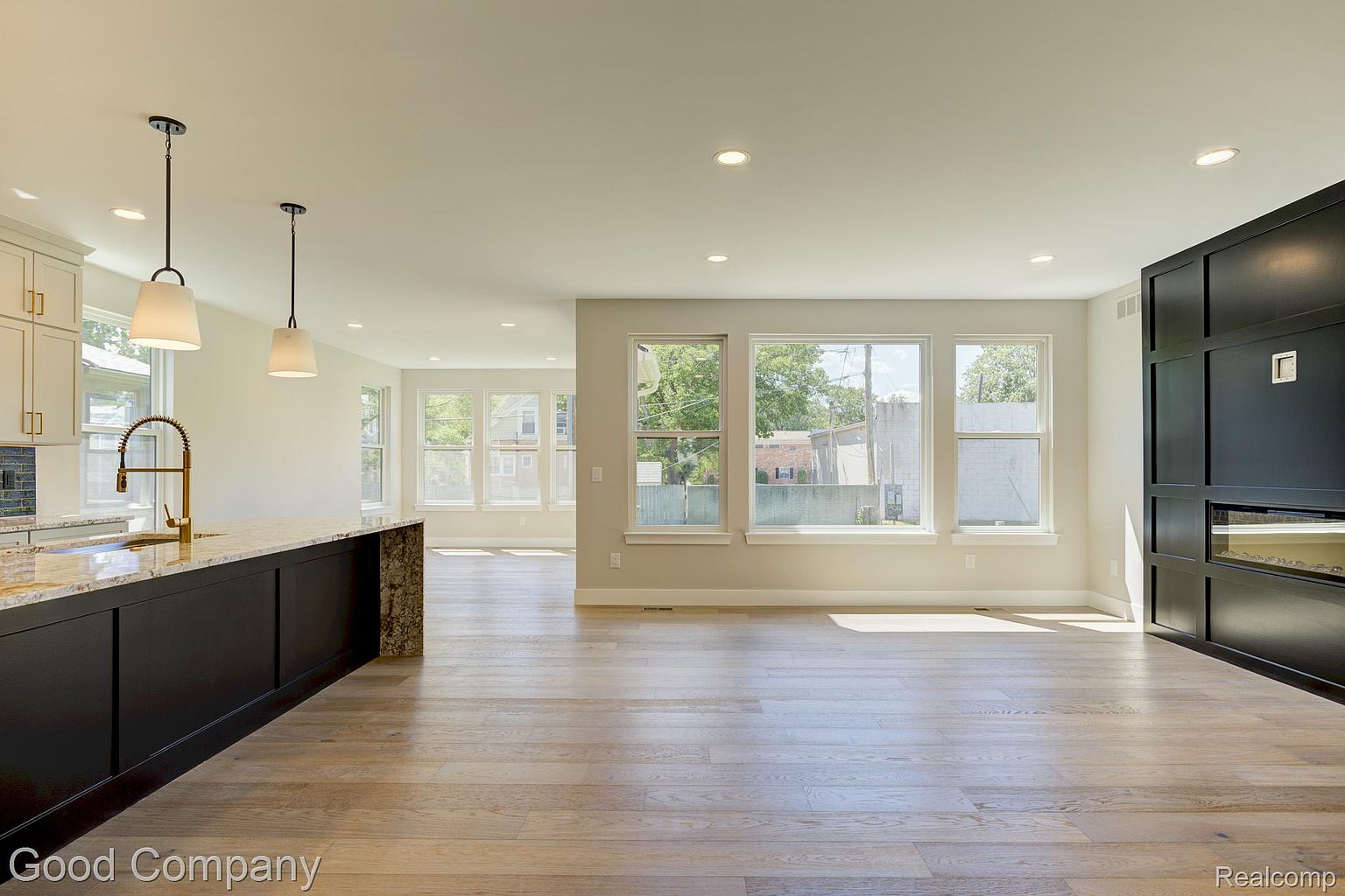 808 Irving Ave, photo 10