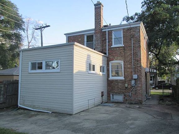 2nd image of 3821 Congress St