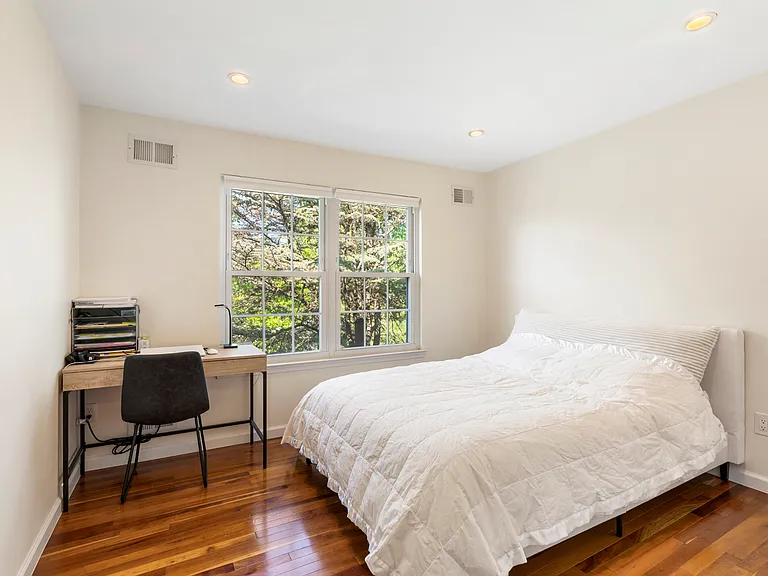 1504 Westgate Dr — Photo 13