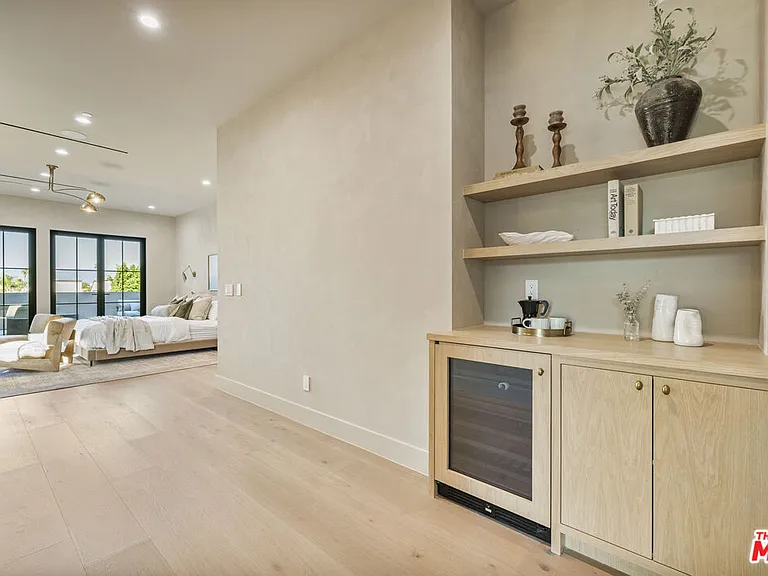 14273 Greenleaf St — Photo 34