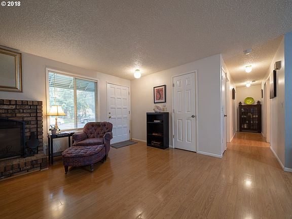 5th image of 4317 NE Wildrose Dr