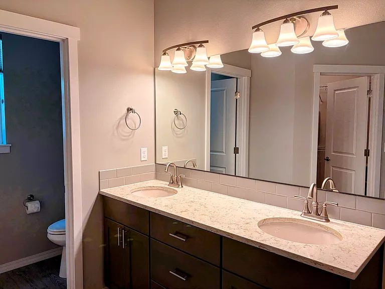 2252 W Rosecrans Ct — Photo 19