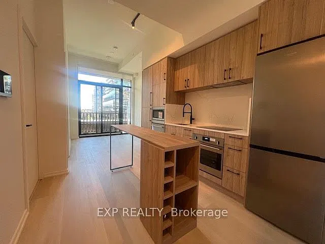 AKRA Condos — Photo 4