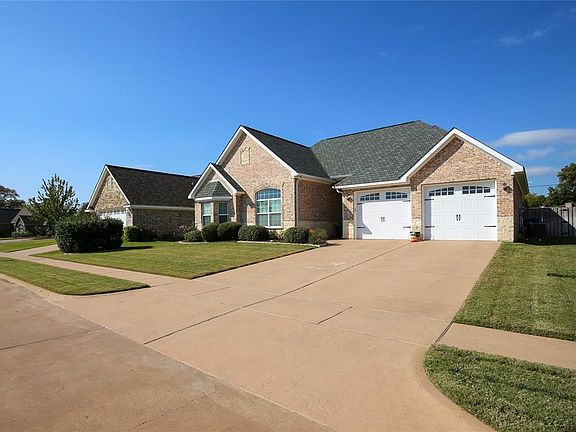2nd image of 729 White Bear Trl