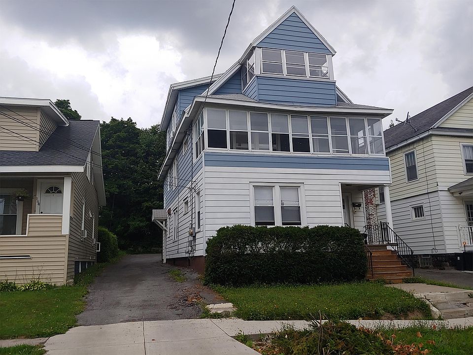 2nd image of 160 Woodbine Ave #1