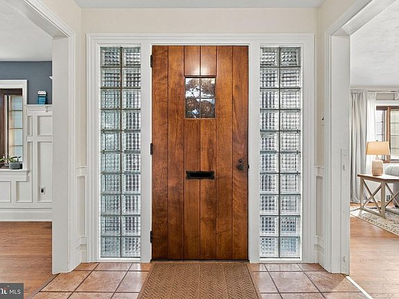 5th image of 1027 McGrann Blvd