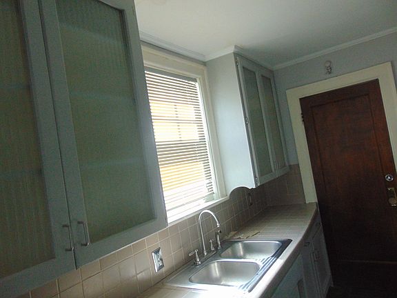 3rd image of 4325 Holly St