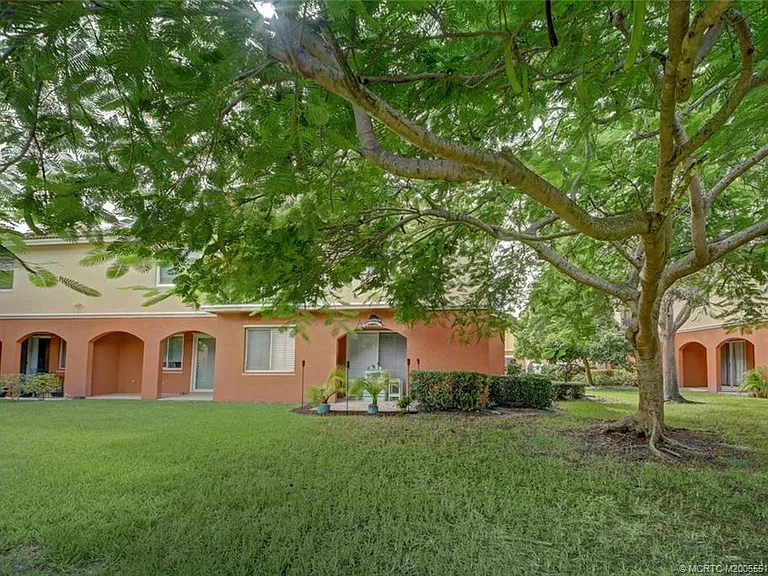44 SE Sedona Cir #201 — Photo 5