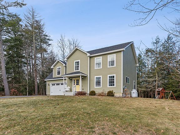2nd image of 16 Berkshire Way