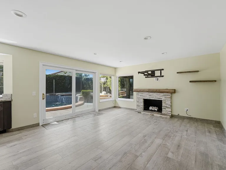 29142 Bobolink Dr — Photo 14