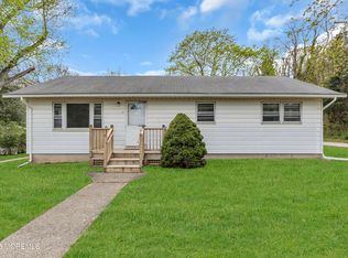 12 Bay Blvd, Bayville, NJ 08721