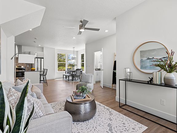 4th image of 495 E Violets Cove Ln