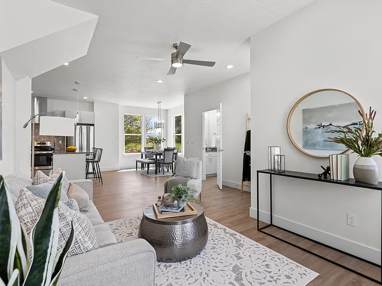 509 E Violets Cove Ln — Photo 4