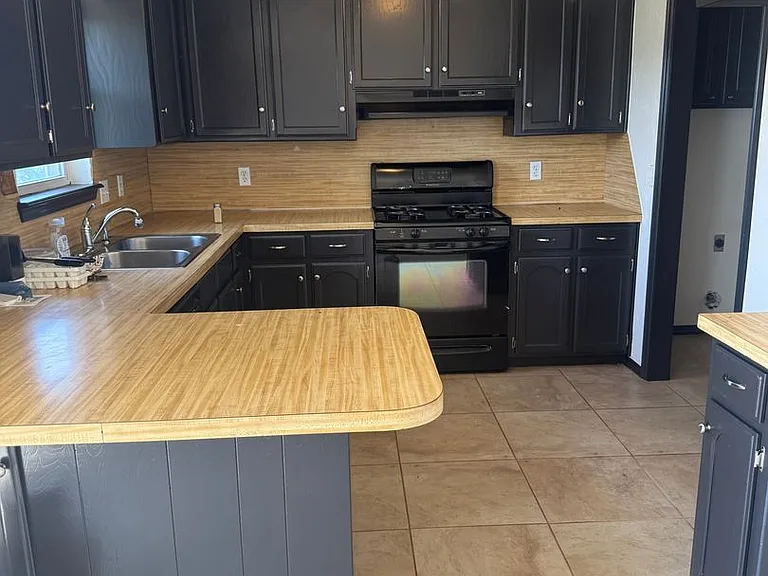1082 Castlebury Mansion — Photo 7