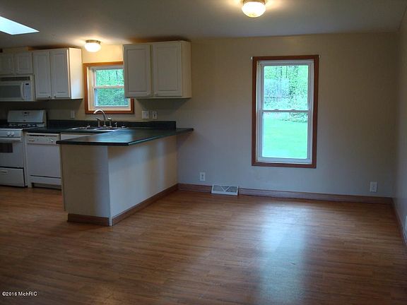 5th image of 13523 Willow Ave