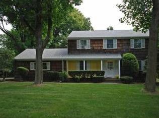 11 Maple Rd, Miller Place, NY 11764