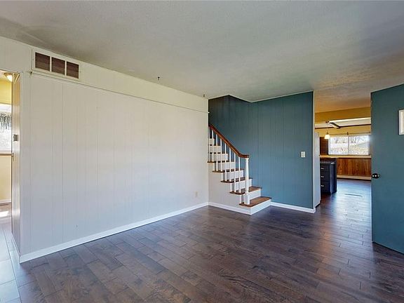 3rd image of 445 Laurel Dr