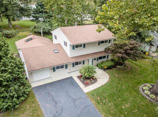 11 Dundee Rd, Kendall Park, NJ 08824