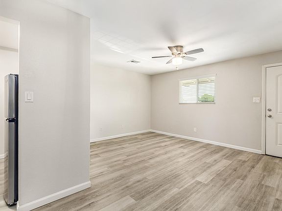 3rd image of 3405 E Pinchot Ave
