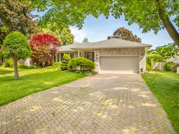 109 Princess Margaret Blvd, Toronto, ON M9B 2Z2