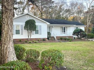 2240 Meadowglenn Rd, Greenville, NC 27858