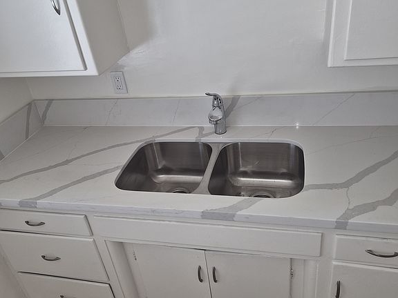 2nd image of 533 N T St #B