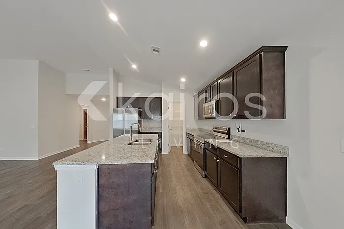 107 Lord Effingham Way — Photo 7