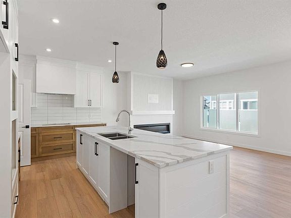 4th image of 204 E Monterey Bay SE