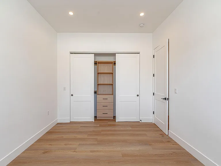 614 1/2 N Rampart Blvd — Photo 29