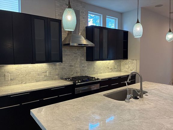 5th image of 1809 Singleton Ave