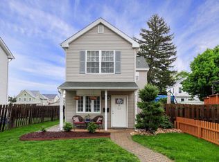 81 Division St, Keyport, NJ 07735