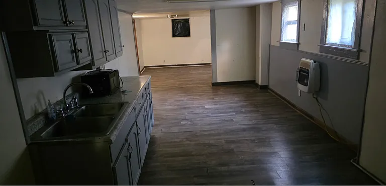400 E Thrush Ave #E — Photo 4