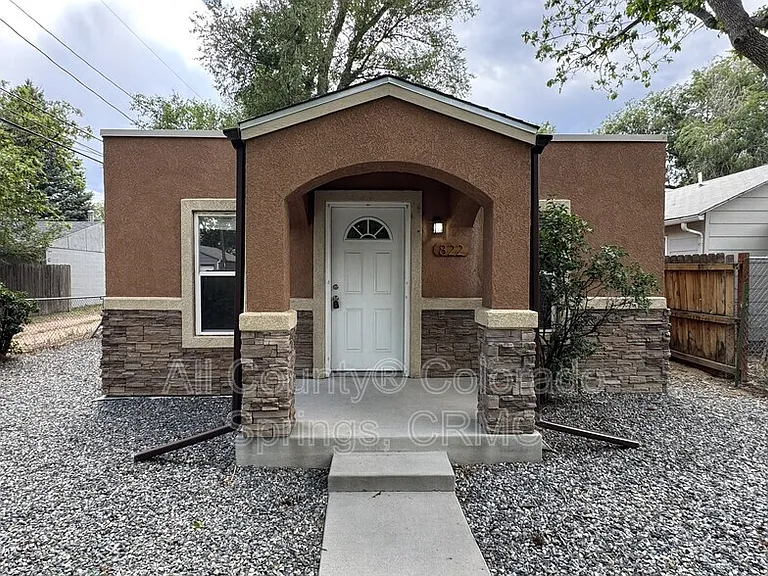 822 S Logan Ave — Photo 1