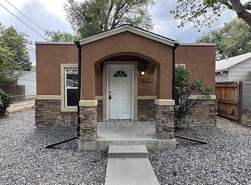 1st image of 822 S Logan Ave