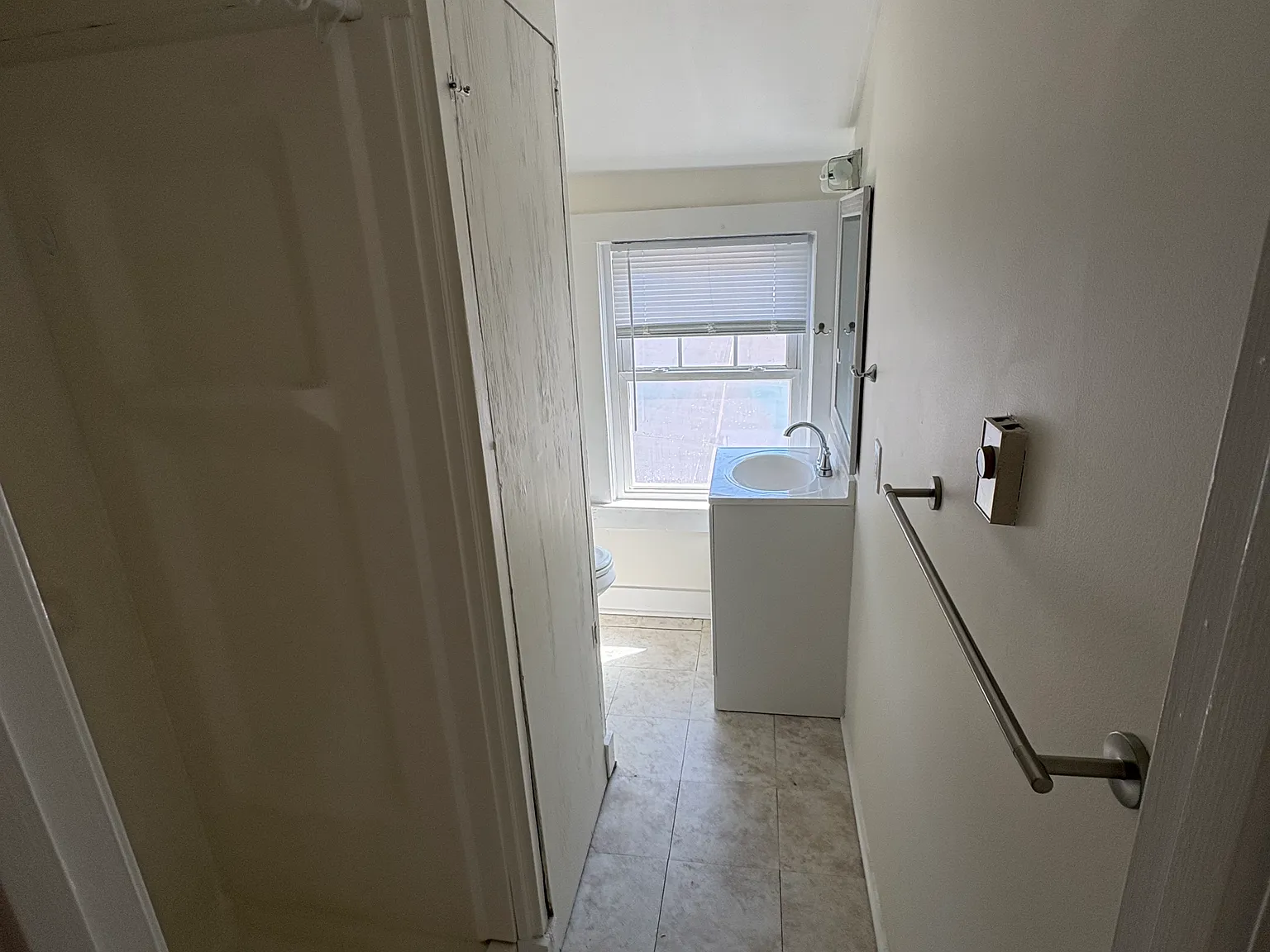 Studio, 1000 sqft, $1,800 — Photo 4