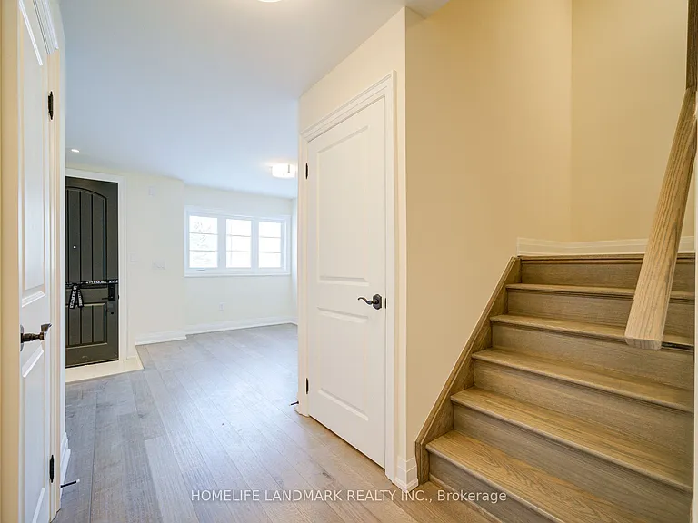 4285 Major Mackenzie Dr E — Photo 2