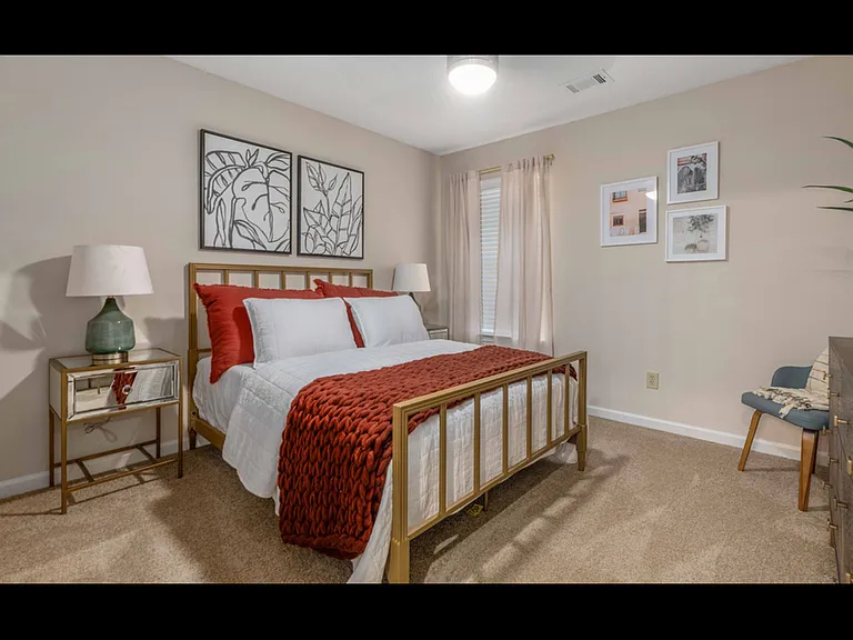 The Lakes Apartments