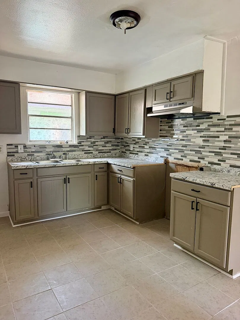 1815 Dove St — Photo 3