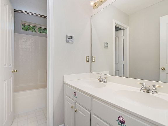 4th image of 13601 Royalwood Ln