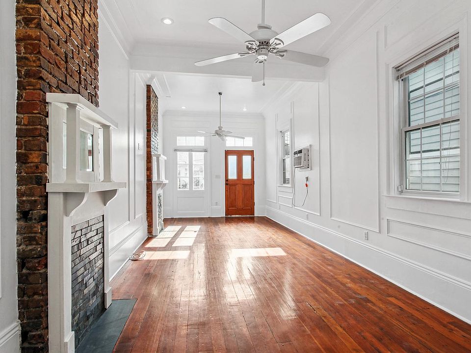 High ceilings, ceiling fans, living room and dining room, open floor plan.