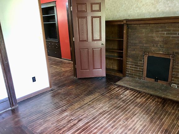 4th image of 121 N Stewart Ave #1