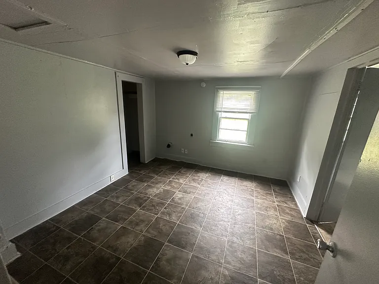 300 Lummis Rd — Photo 4