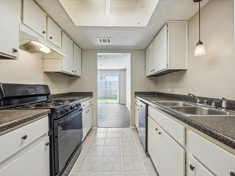 11104 Applewood Dr — Photo 7