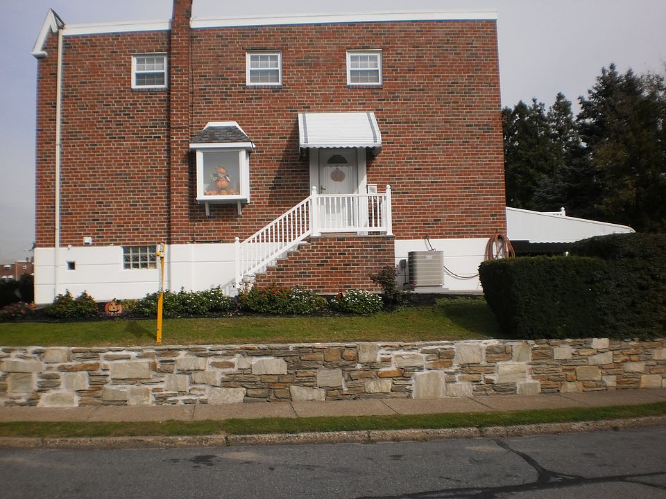 2nd image of 109 Meadow Ln