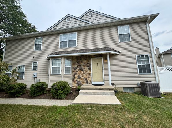 305 Cobblestone Ct