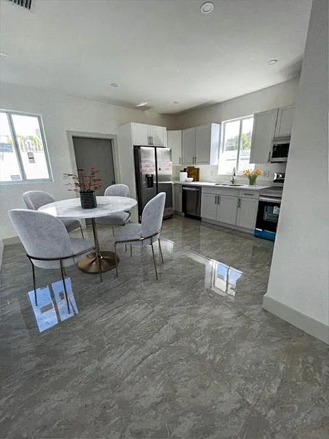 3 bed, $2,950 — Photo 2