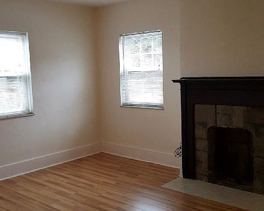 4th image of 822 Greenfield Ave Floor 2