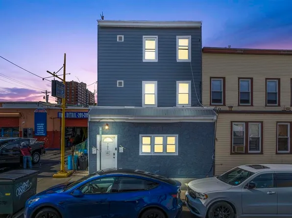 705 8th Street image 1 of 34